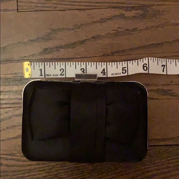 LA REGALE BLACK SATIN BOW DETAIL EVENING BAG. - Picture 8 of 8